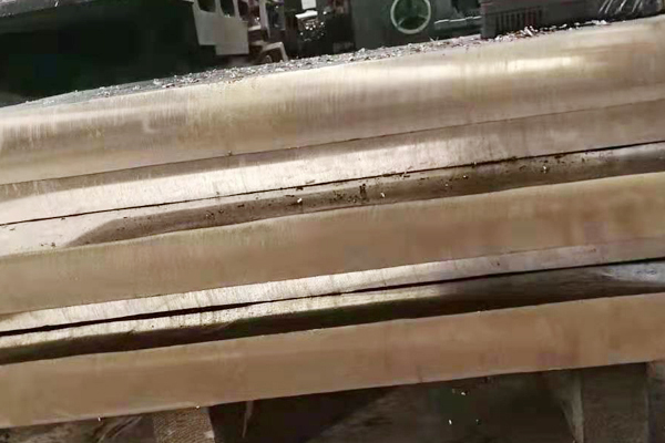 焊條對(duì)零件的壓力和通過(guò)電流加熱